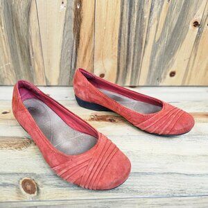 Clarks Bendables Burnt Orange Suede Flats Size 10